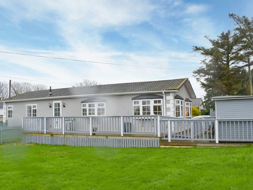 Garden | Eryl Mor Lodge, Amlwch