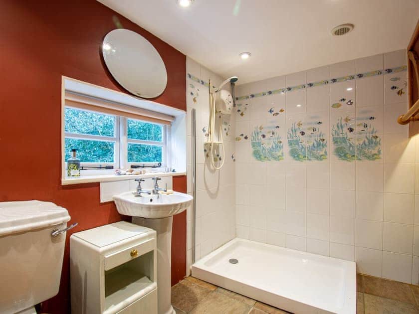 Ground floor shower room | Highlands Farmhouse, Dallington, near Heathfield