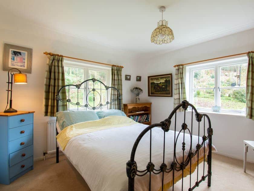 Double bedroom | Highlands Farmhouse, Dallington, near Heathfield