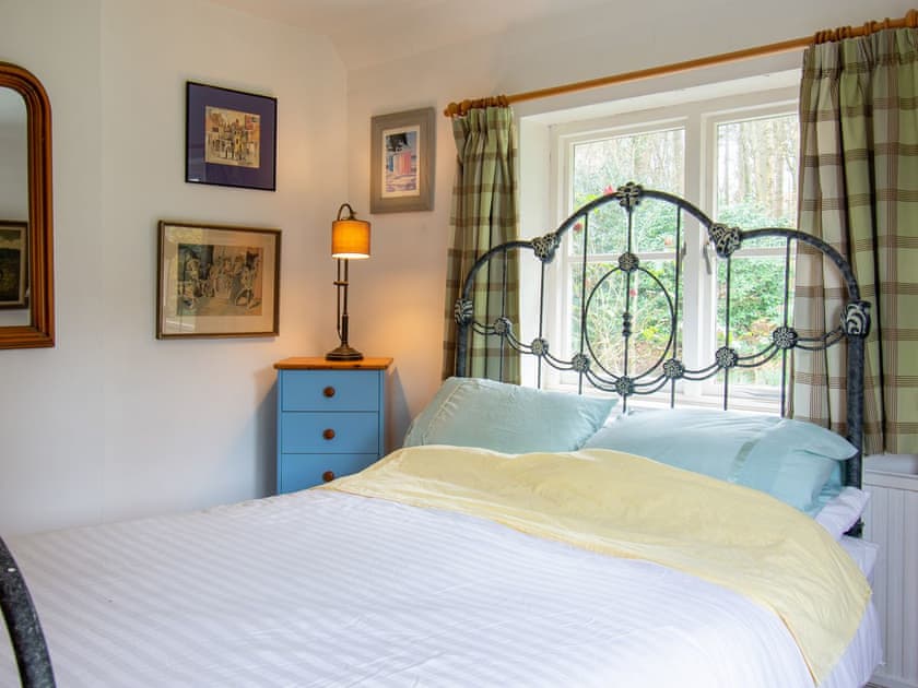 Double bedroom | Highlands Farmhouse, Dallington, near Heathfield