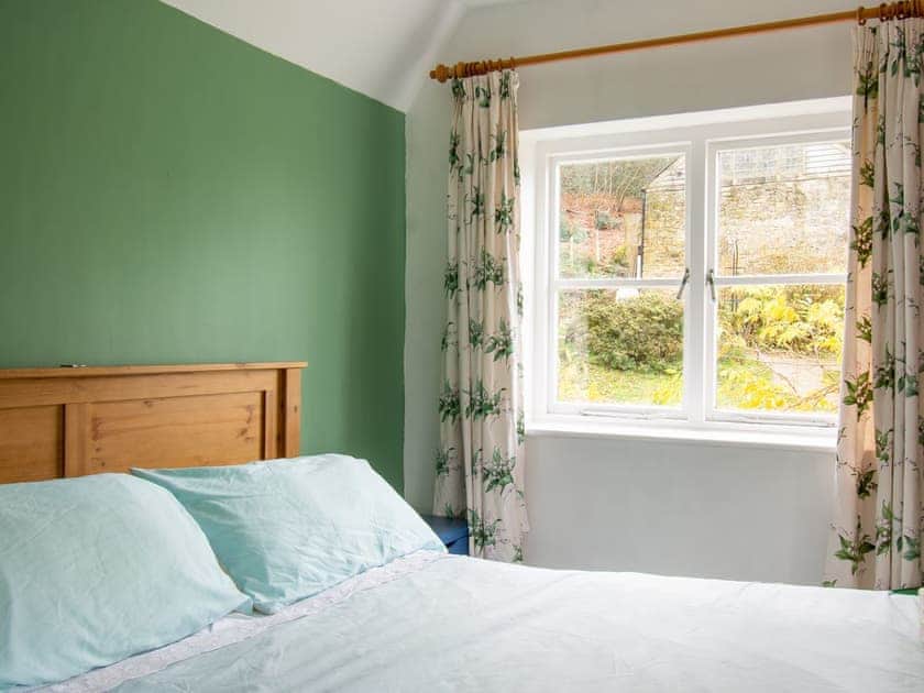 Double bedroom | Highlands Farmhouse, Dallington, near Heathfield