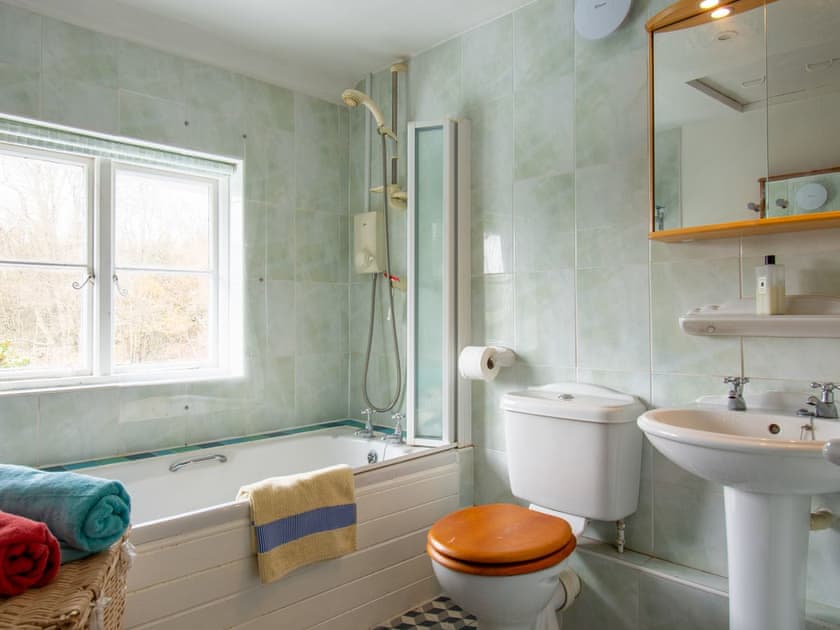 Bathroom | Highlands Farmhouse, Dallington, near Heathfield
