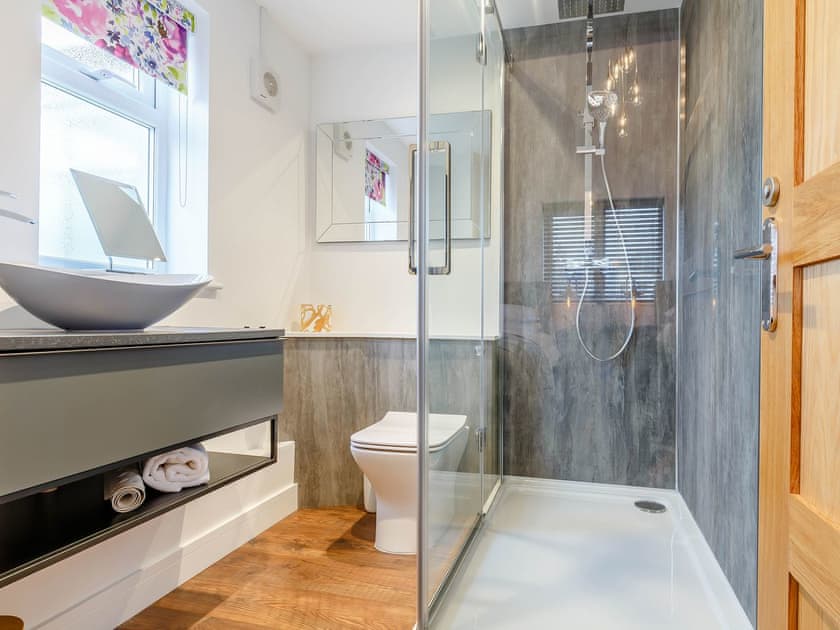 En-suite | Little Orchard, Worlington, near Bury St Edmunds