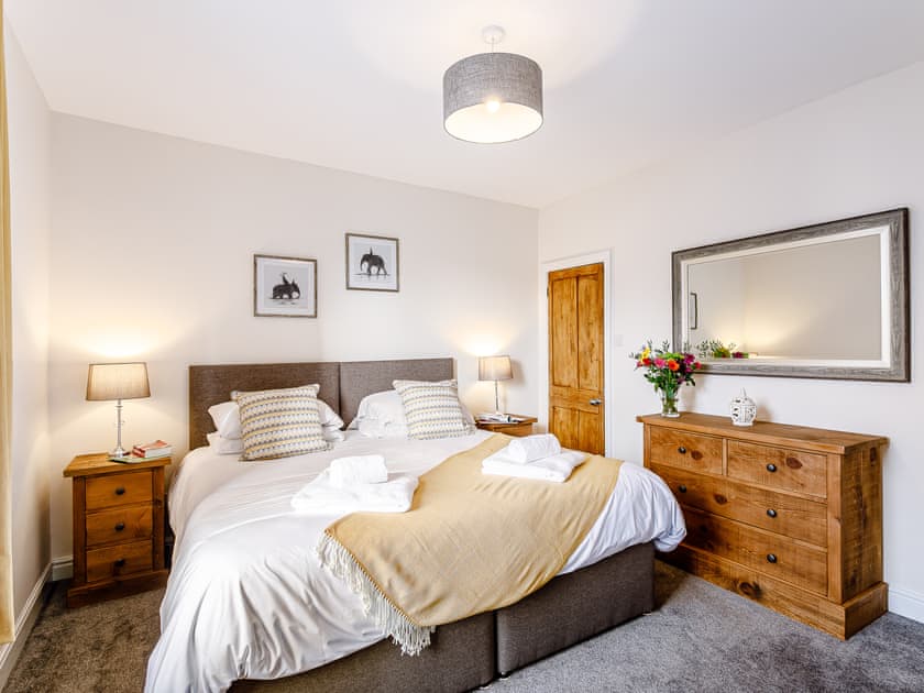 Double bedroom | March Cottage, Matlock