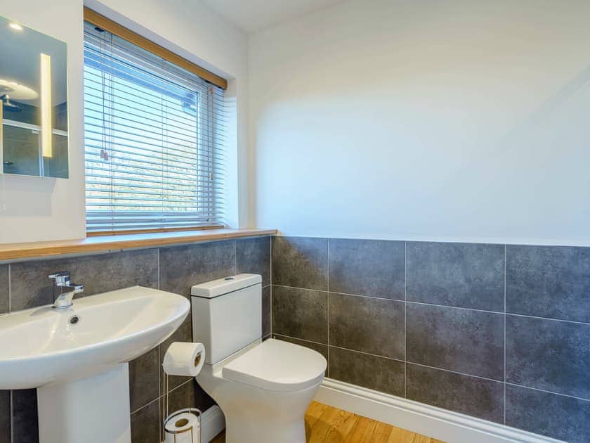 En-suite | Invernahyle Cottage, Duror