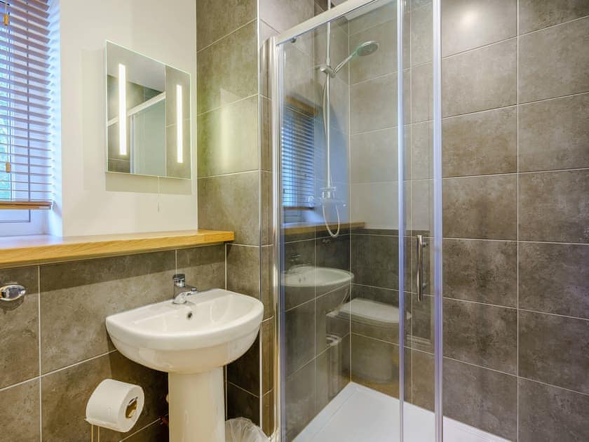 En-suite | Invernahyle Cottage, Duror