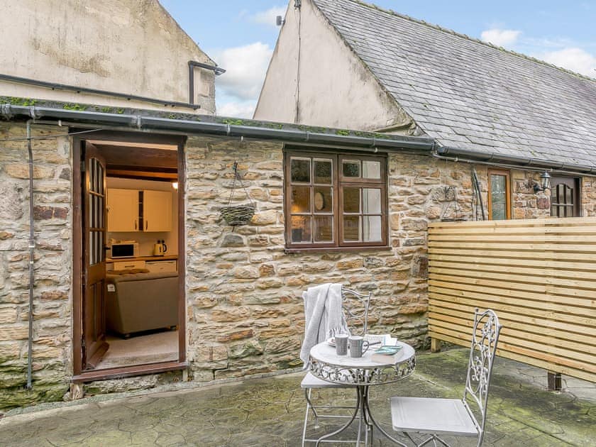 Sitting-out-area | The Nook - Mill Farm Cottages, Barlow near Bakewell