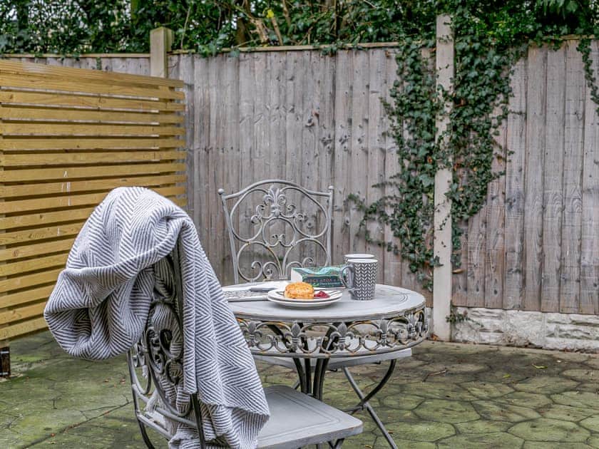 Sitting-out-area | The Nook - Mill Farm Cottages, Barlow near Bakewell