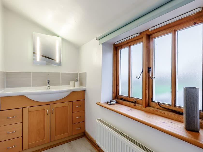 Shower room | Wheelwright’s Cottage, Rumburgh