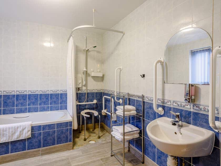 Ground floor bathroom | Gable Barn - Thorpland Manor Barns, Runcton Holme