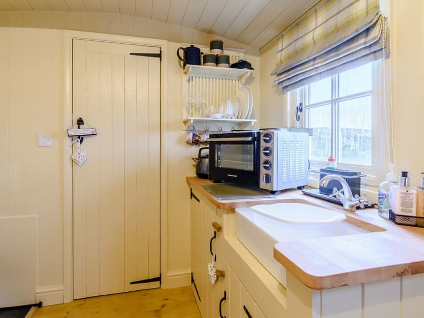Fully appointed fitted kitchen area | The Lambing Shed, South Hiendley, near Hemsworth