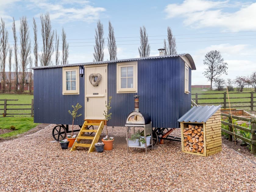 Traditional shepherds hut holiday accommodation | The Lambing Shed, South Hiendley, near Hemsworth