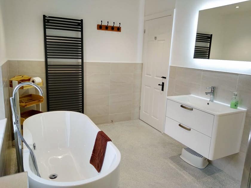 Luxurious bathroom | Water Howes Cottage, Ambleside