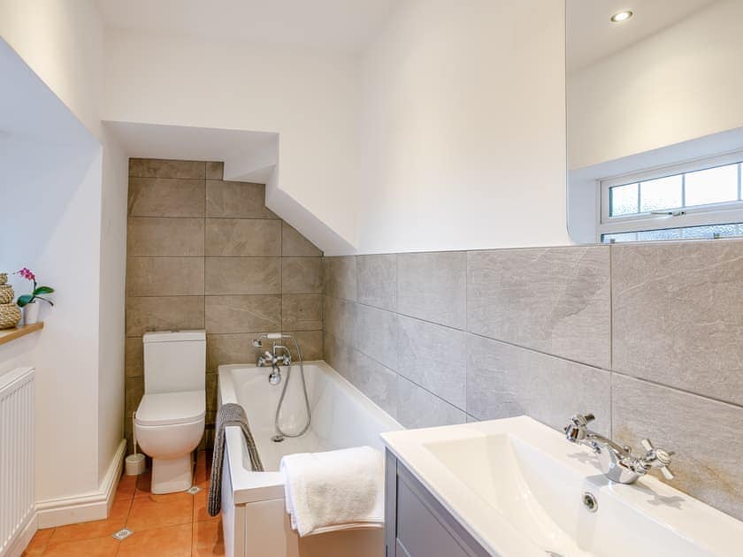 Bathroom | Mill Farm Cottage - Mill Farm Cottages, Barlow near Bakewell