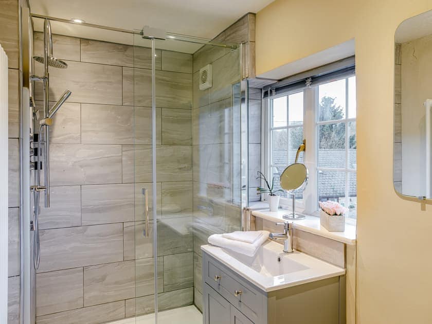 Shower room | Mill Farm Cottage - Mill Farm Cottages, Barlow near Bakewell