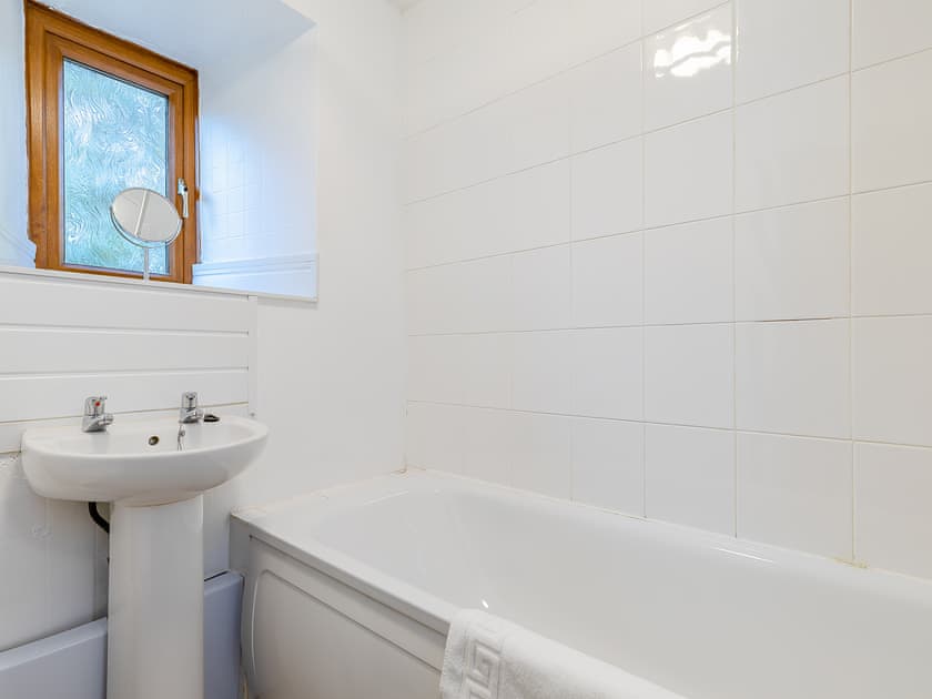Bathroom | Bluebell Cottage - Mill Farm Cottages, Barlow near Bakewell