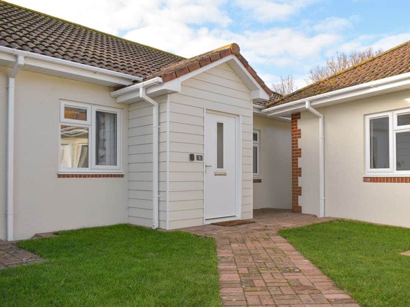 Exterior | Bungalow 5 - Fort Spinney Holiday Bungalows, Yaverland