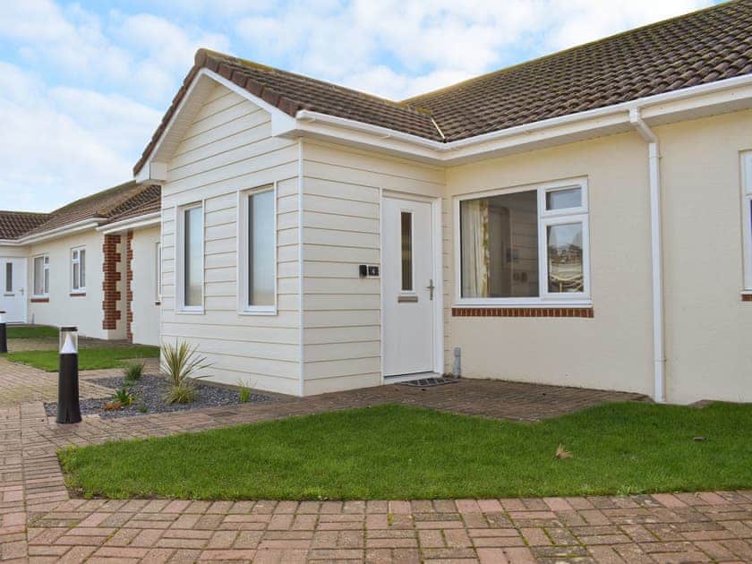 Exterior | Bungalow 4 - Fort Spinney Holiday Bungalows, Yaverland