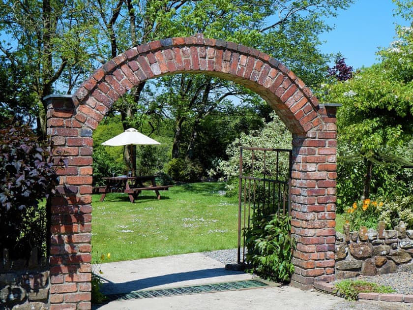 Garden and grounds | The Cart Shed - Longlands Farm Cottages, Haverfordwest, near Narberth