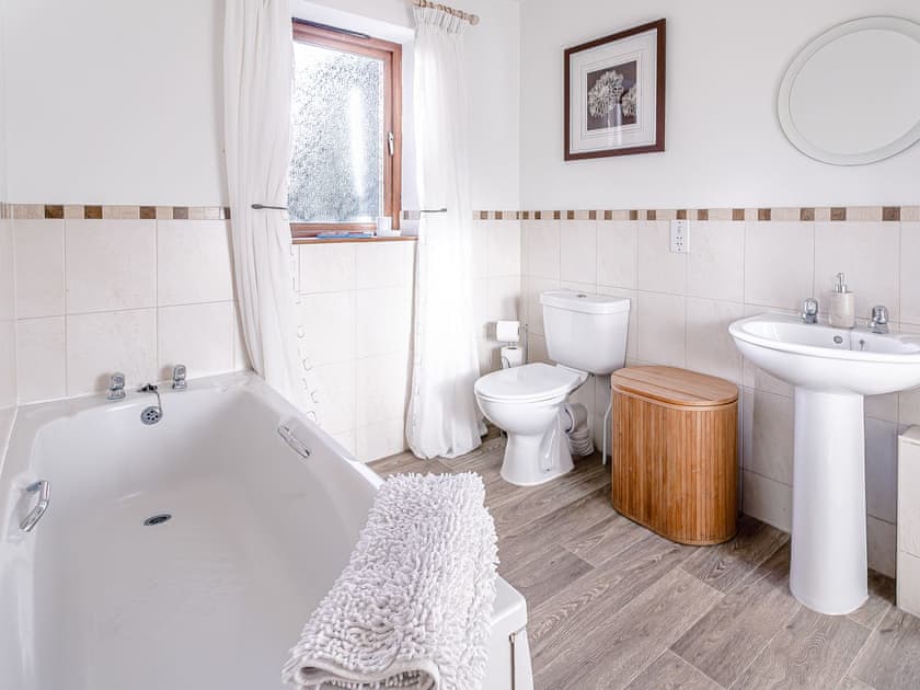 Bathroom | Brook House Farm Cottage, Scamblesby, near Louth