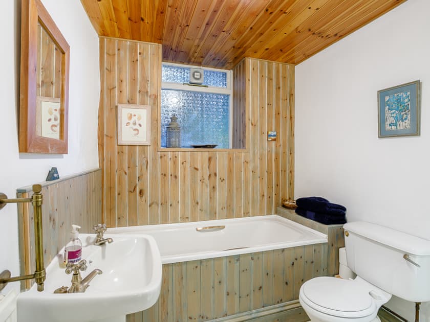 Bathroom | The Hayloft, Glossop