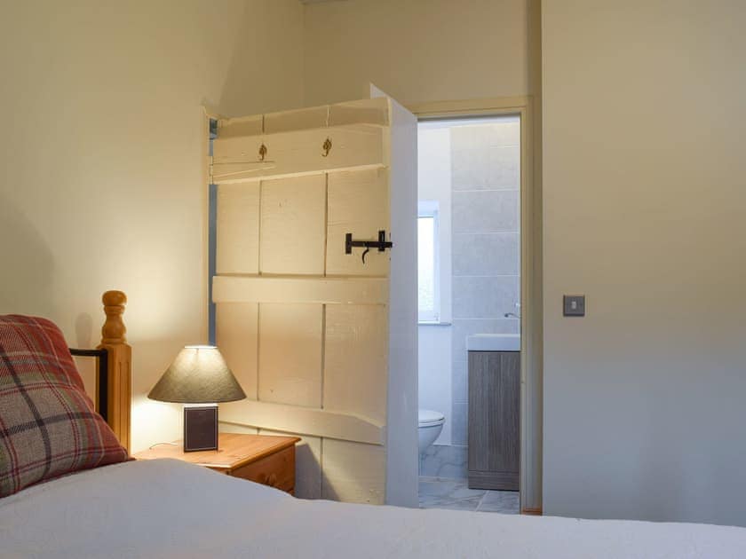 En-suite | Richmond Cottage - Richmond and Rebecca’s Cottages, Welton