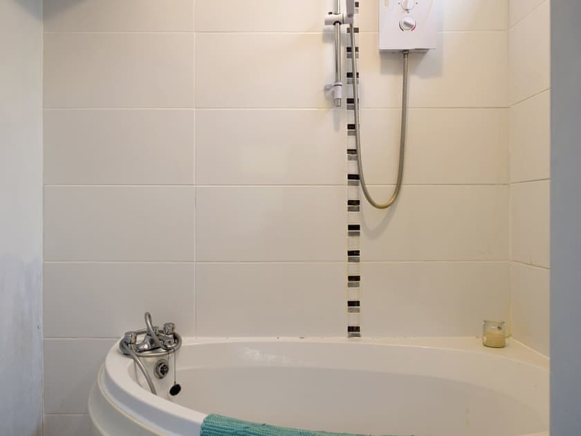 Bathroom | Richmond Cottage - Richmond and Rebecca’s Cottages, Welton