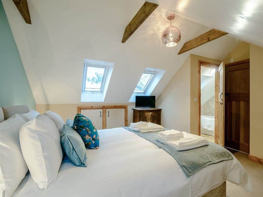 Double bedroom | Farriers Lodge, Brandesburton, near Driffield