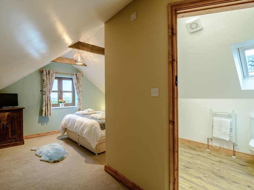 Double bedroom | Farriers Lodge, Brandesburton, near Driffield