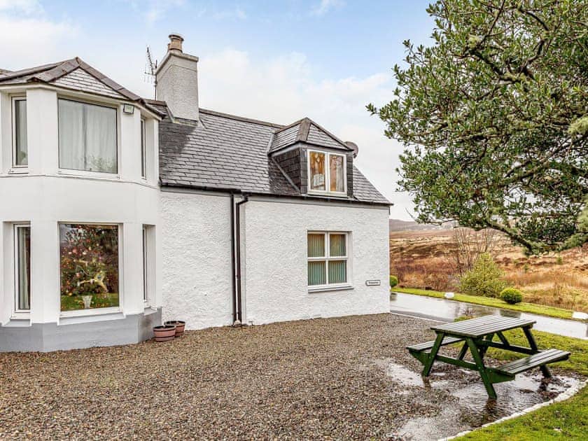 Charming holiday home | Holly View Annexe - Kiltaraglen Cottages, Portree