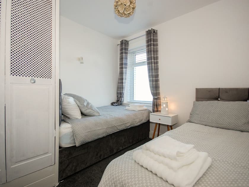 Twin bedroom | Seascape, Skinningrove, near Saltburn-by-the-Sea