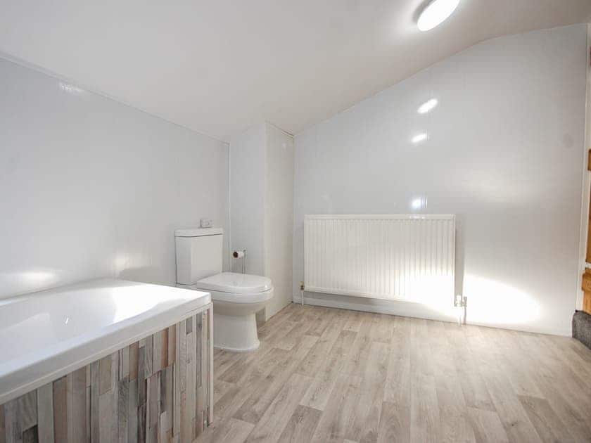 Bathroom | Seascape, Skinningrove, near Saltburn-by-the-Sea