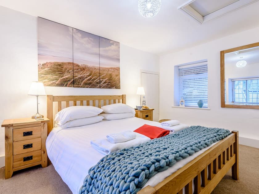 Relaxing double bedroom | Pebble Cottage - Aberlovely Holidays, Aberdovey