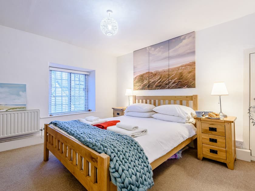 Peaceful double bedroom | Pebble Cottage - Aberlovely Holidays, Aberdovey
