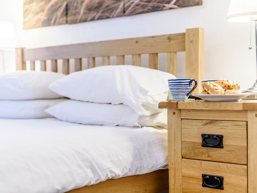 Stylish double bedroom | Pebble Cottage - Aberlovely Holidays, Aberdovey