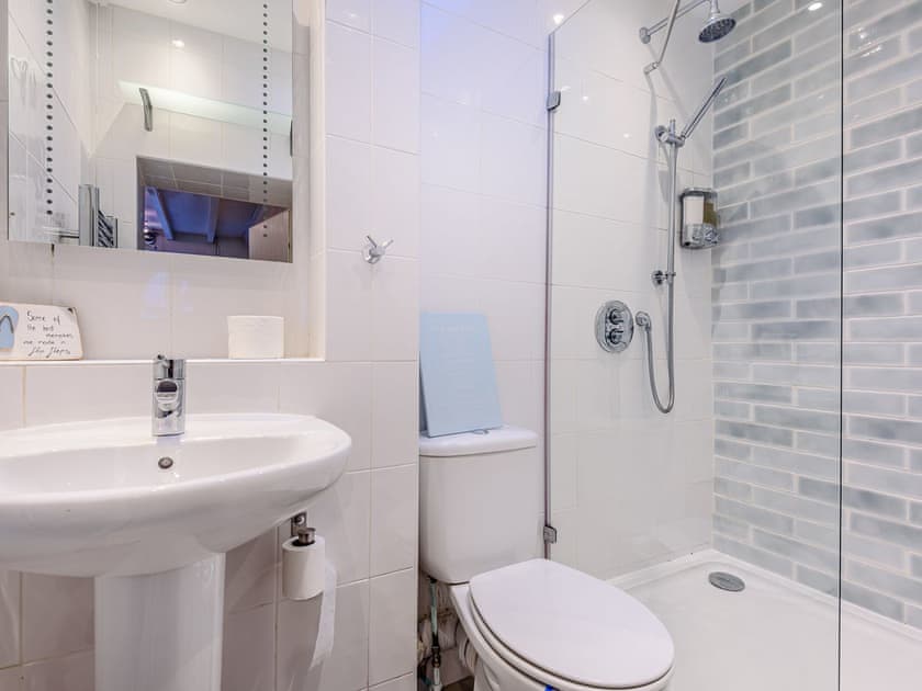 Shower room | Pebble Cottage - Aberlovely Holidays, Aberdovey