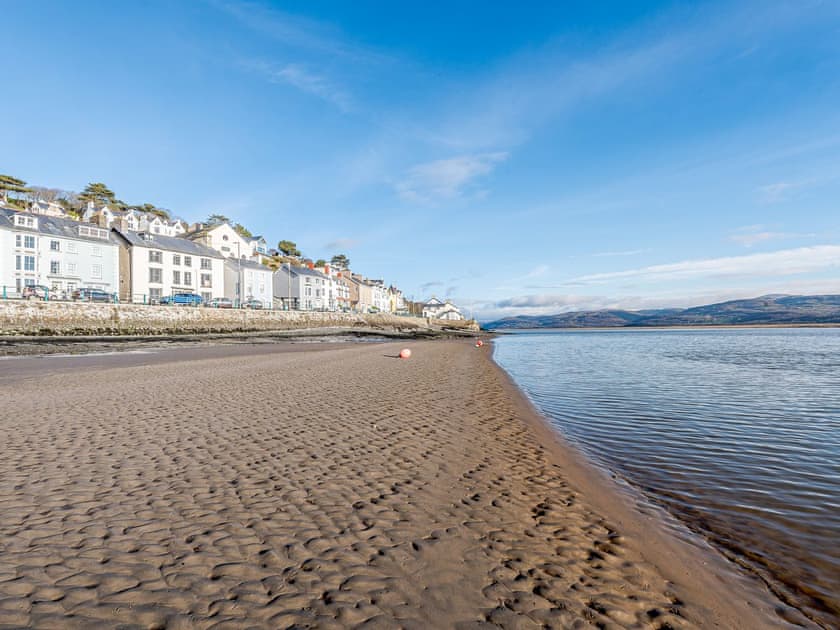Lovely coastal surroundings | Pebble Cottage - Aberlovely Holidays, Aberdovey