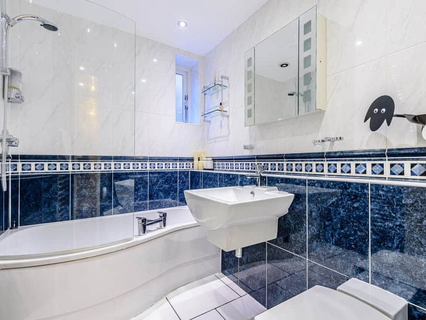Family bathroom with shower over bath | Apartment 1, Aberdovey