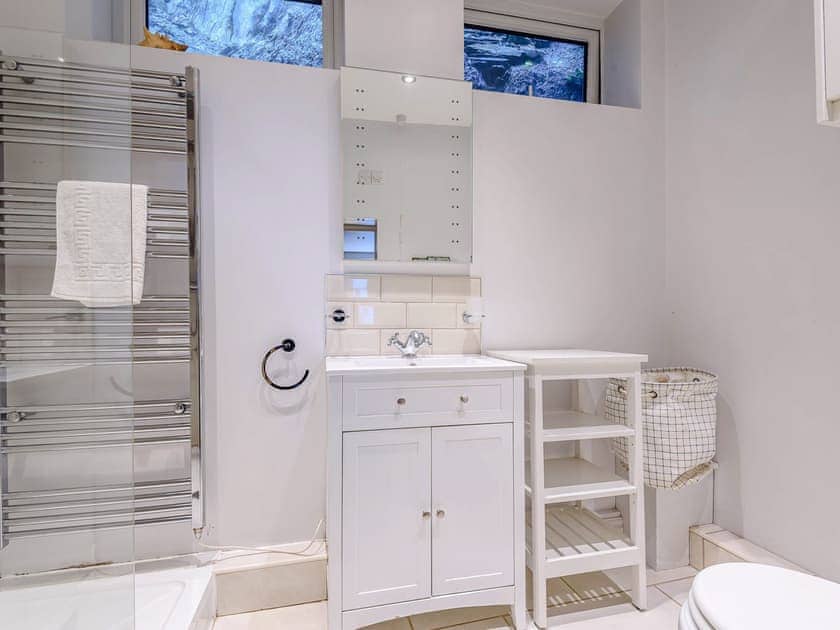 Shower room with large shower enclosure | Sunny Shores - Aberlovely Holidays, Aberdovey