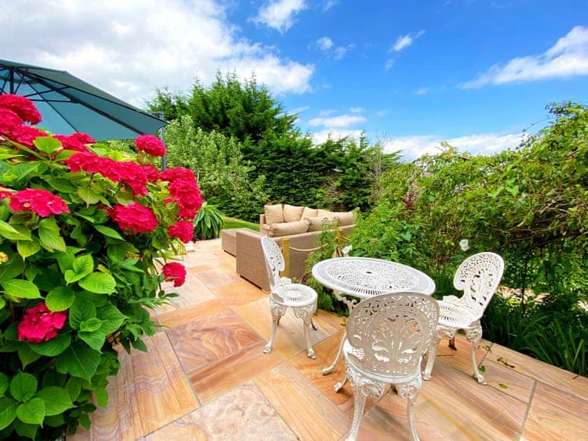Sitting-out-area | The Townhouse at Muntham - Muntham Holiday Apartments, Torquay