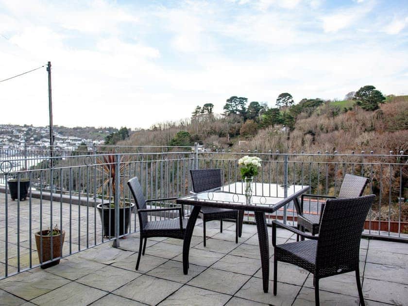Sitting-out-area | Inglewood Cottages 2, Kingswear, nr. Dartmouth