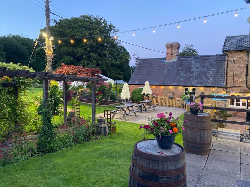 The Boyne Arms | The Old Kitchen, The Old School House Luxury AccommodationThe Headmasters Lodge, The Old School House 1 - The Old School House A, Burwarton, near Br