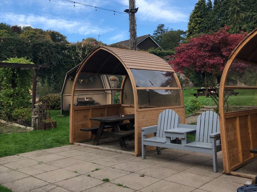 The Boyne Arms | The Old School House 1, The Old Kitchen, The Old School House Luxury AccommodationThe Headmasters Lodge - The Old School House A, Burwarton, near Br