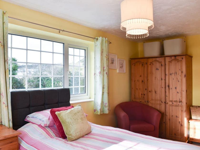 Twin bedroom | Bridge Cottage, Lanjeth, near St Austell