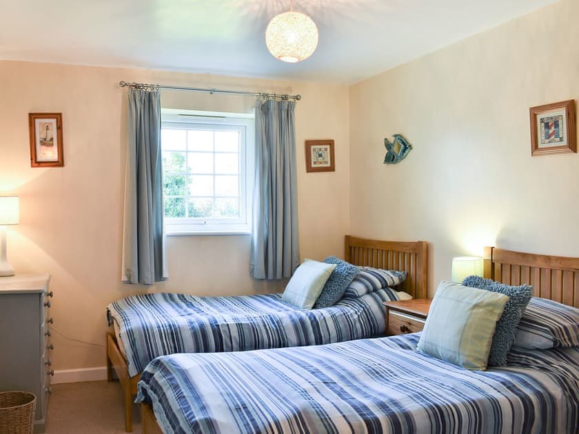Twin bedroom | Bridge Cottage, Lanjeth, near St Austell