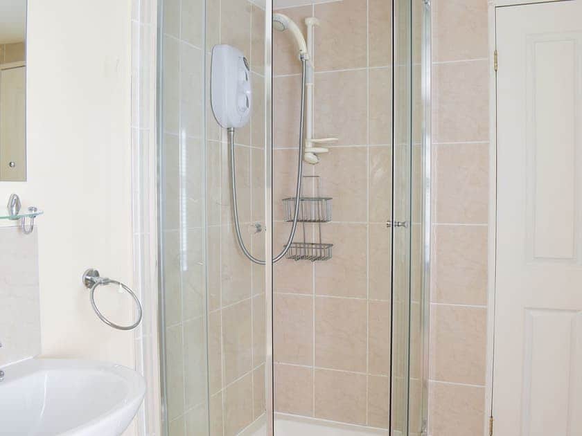 Shower room | Bridge Cottage, Lanjeth, near St Austell