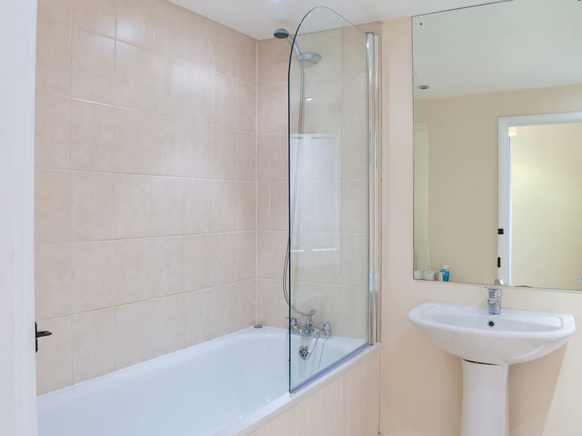 Bathroom | Bridge Cottage, Lanjeth, near St Austell
