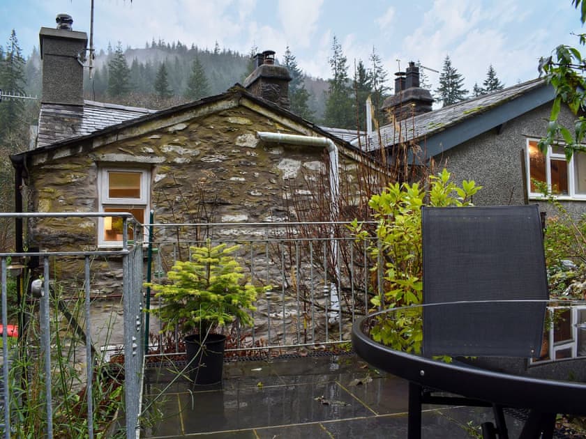 Sitting-out-area | 4 Banc Llugwy - Banc Llugwy Cottages, Betws-y-Coed