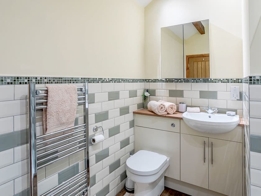 En-suite | Woodland’s Clough - Windleden Farm Cottages, Don View, near Dunford Bridge