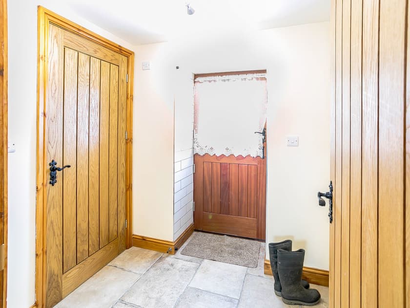 Hallway | Woodland’s Clough - Windleden Farm Cottages, Don View, near Dunford Bridge